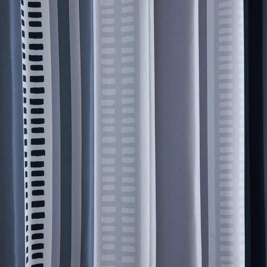 北欧テイストの変則ストライプ柄を施した遮光カーテン モノトーングレー