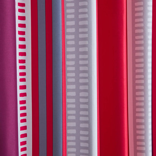 北欧テイストの変則ストライプ柄を施した遮光カーテン