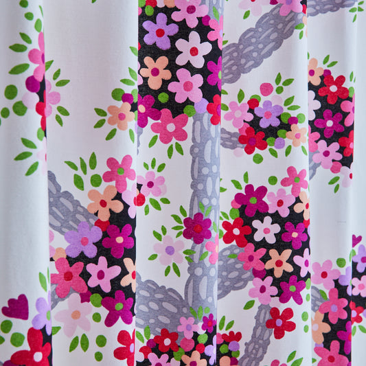 小花が密集した大きな樹木のカーテン ピンクとホワイトの北欧デザイン