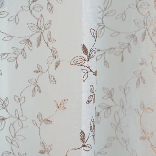 ブラウンのリーフ柄刺繍 裾ウェイトテープカーテン リーフ刺繍