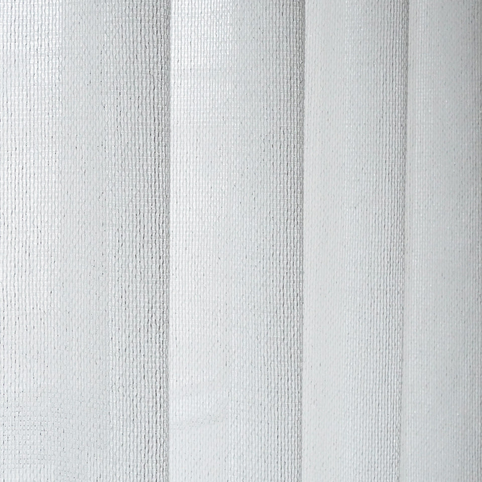 ラメ糸がきらめく上品なシームレスレース 生地アップ