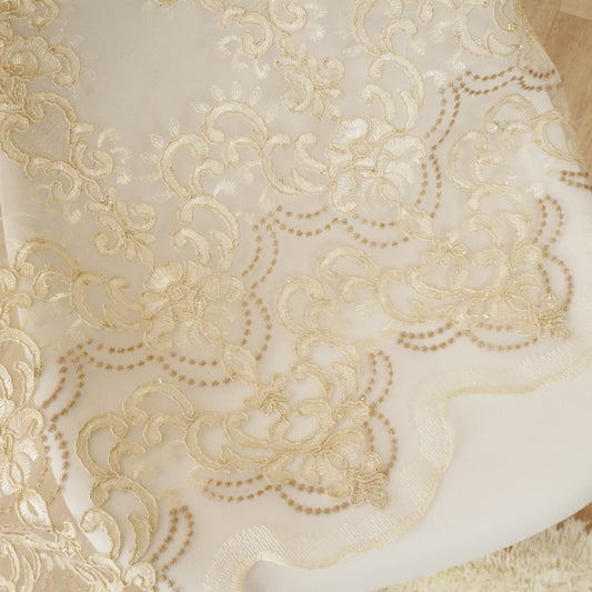 ゴールド刺の曲線的なエレガンス総刺繍レース 裾スカラップ刺繍
