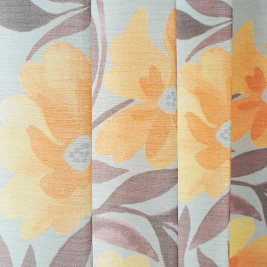 黄色の花柄北欧柄カーテンのアップ