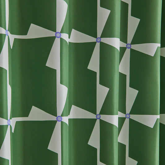 グリーン基調の幾何学的北欧カーテン