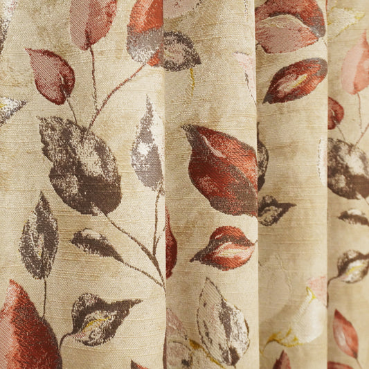 ベージュ地にリーフ柄をあしらったナチュラルなジャガード織