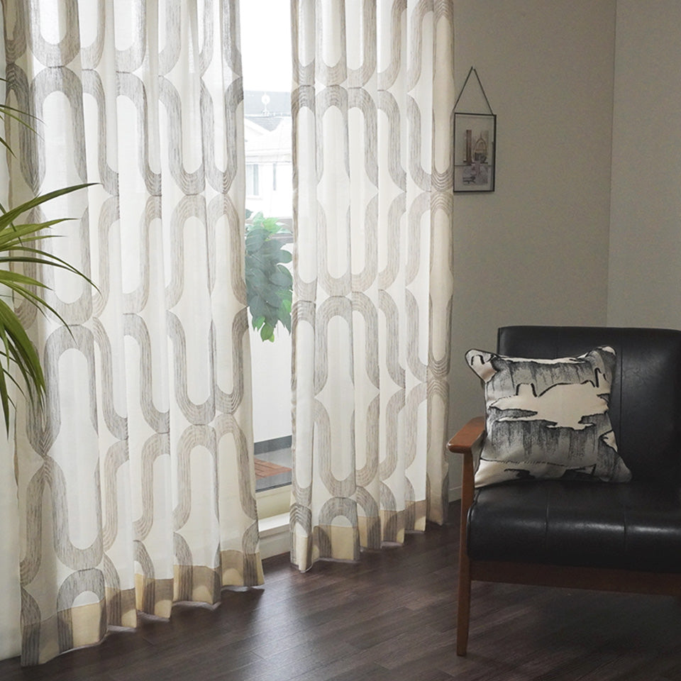 モダンスタイルのウェーブ模様ボイルレース ブラウン系で統一したスタイル