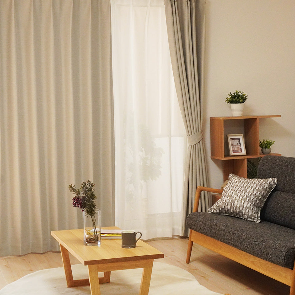 防炎機能付き4枚セットカーテン ベージュ タッセルで束ねたイメージ