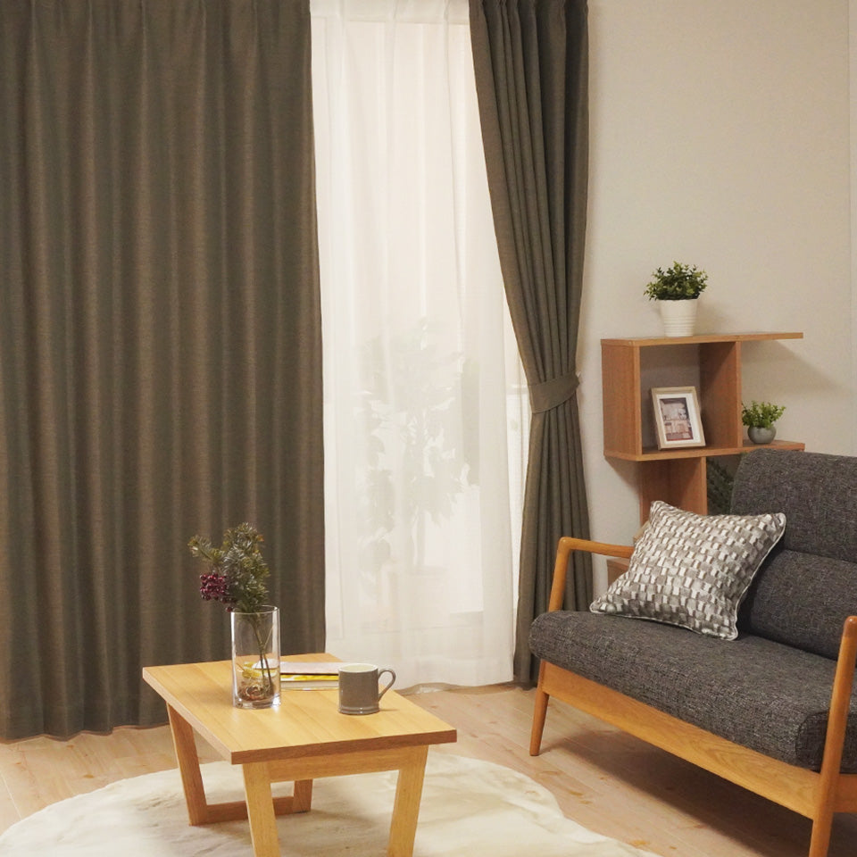 防炎機能付き4枚セットカーテン ブラウン タッセルで束ねたイメージ