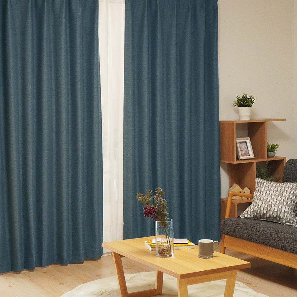 防炎機能付き4枚セットカーテン ネイビー リビングの掃き出し窓