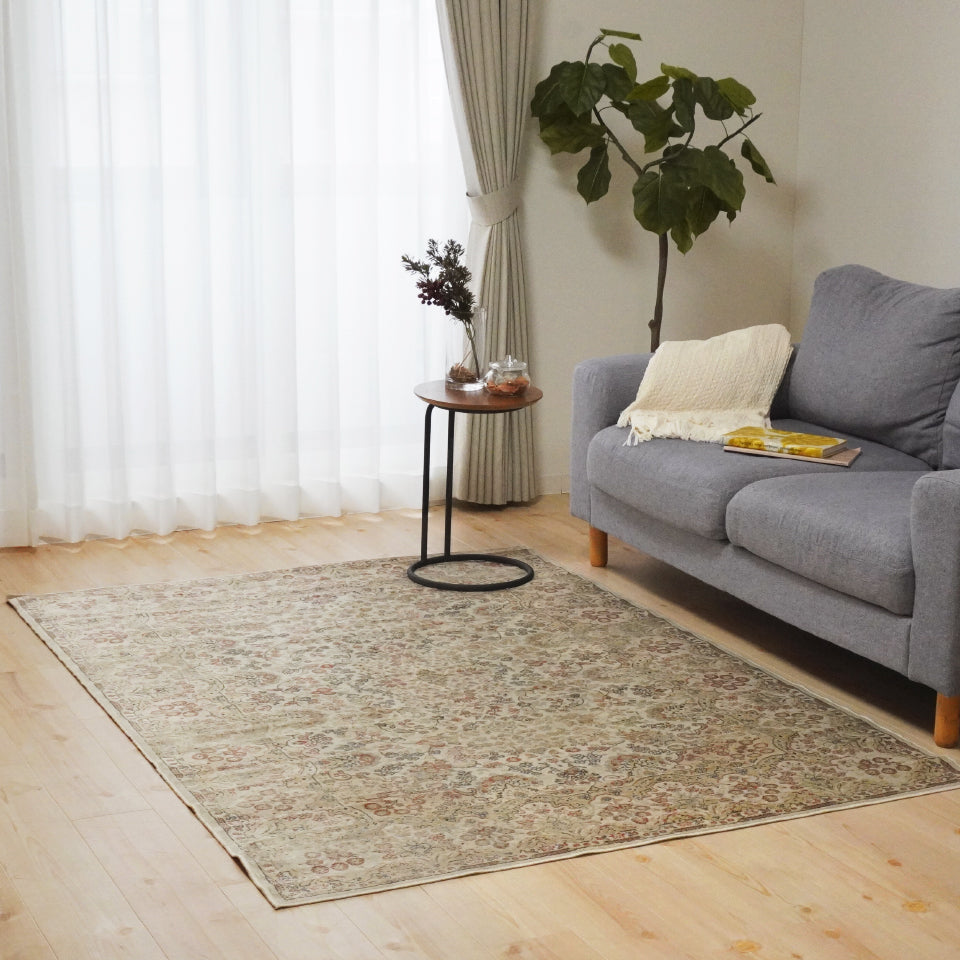 レーヨン素材のなめらかな肌触り