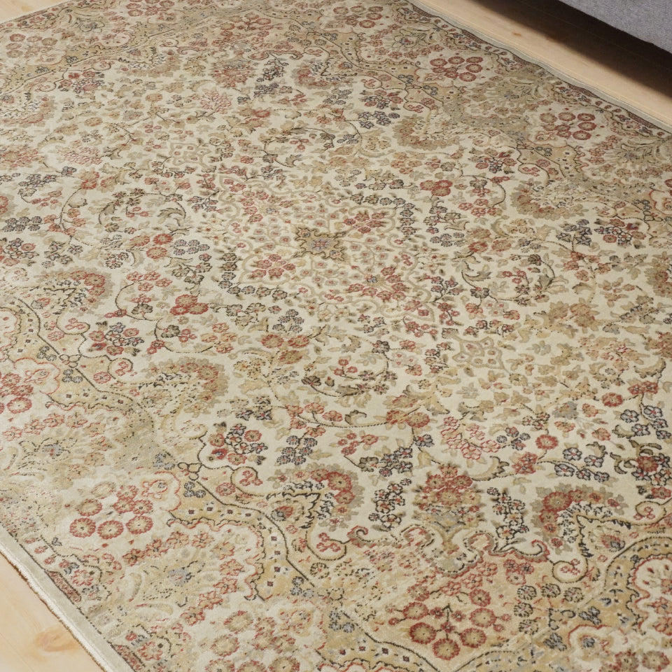 繊細な模様のクラシカルな絨毯 毛足3.5mmの薄手絨毯