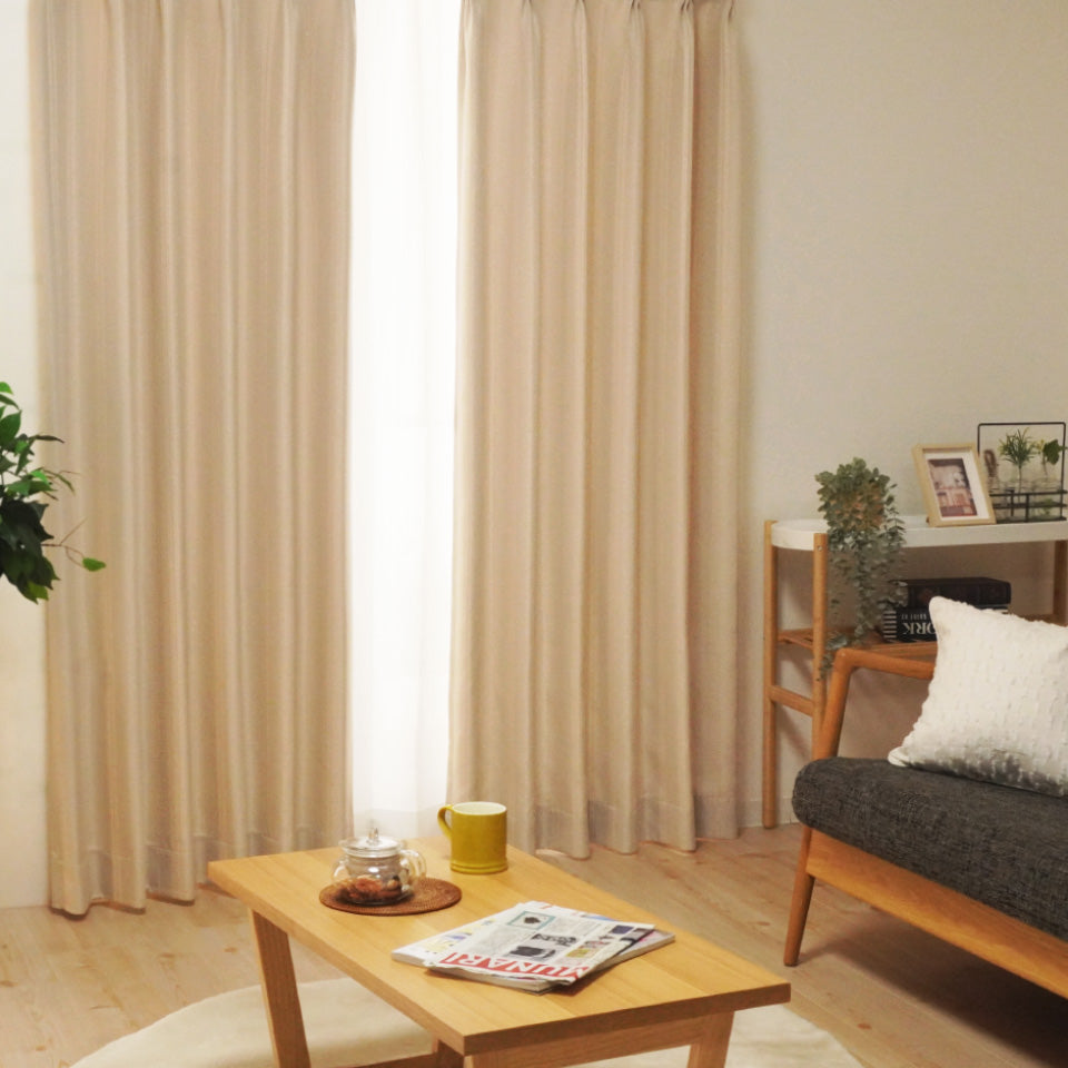 ラメ入りストライプ模様モダンカーテン アイボリー 馴染む色合い