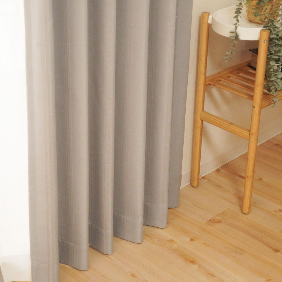 ラメ入りストライプ模様モダンカーテン ライトグレー 形状安定加工で綺麗なヒダ