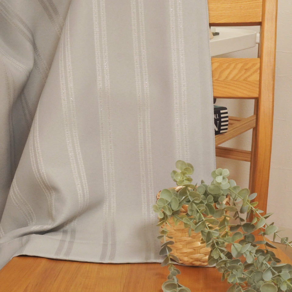 ラメ入りストライプ模様モダンカーテン ライトグレー モダンストライプ