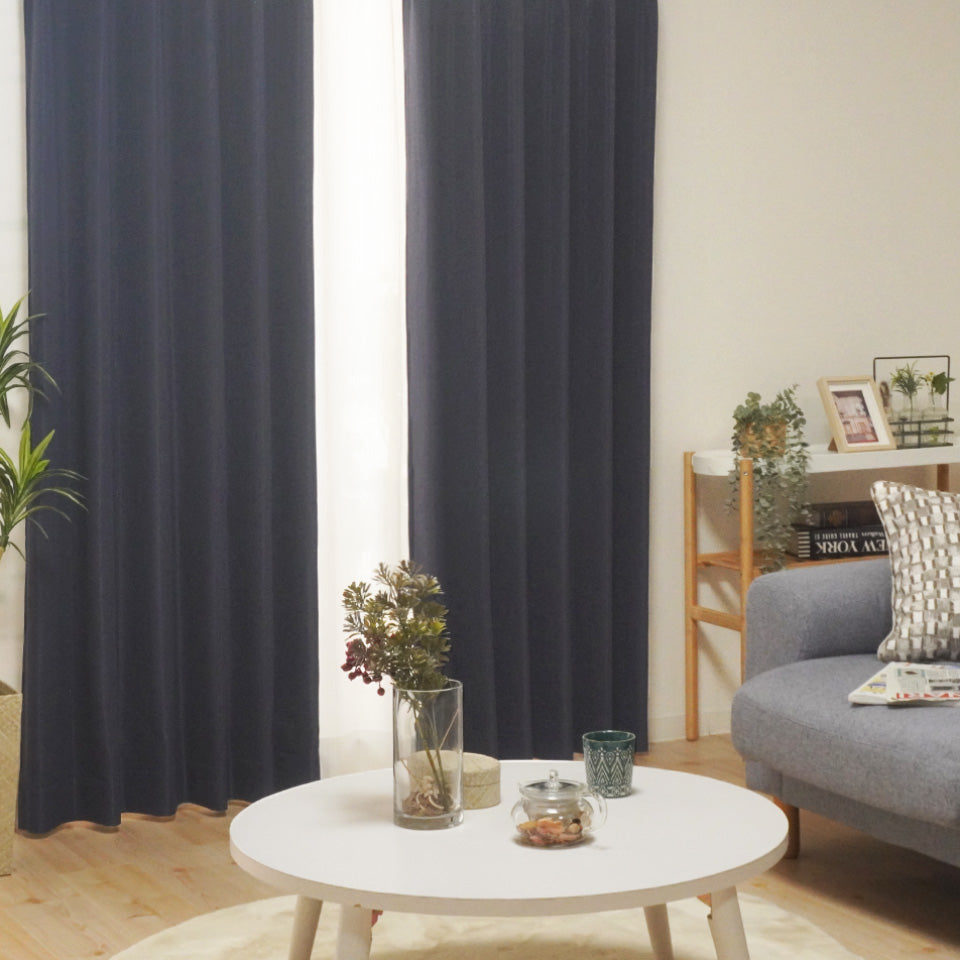 ラメ入りストライプ模様モダンカーテン ネイビー アクセントにぴったりのダークネイビー