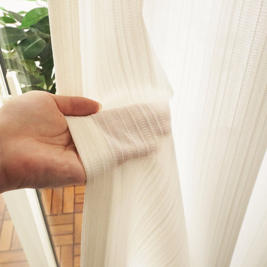 万全の機能で暮らしを守る、防炎ミラーレースカーテン 厚みのあるレース生地