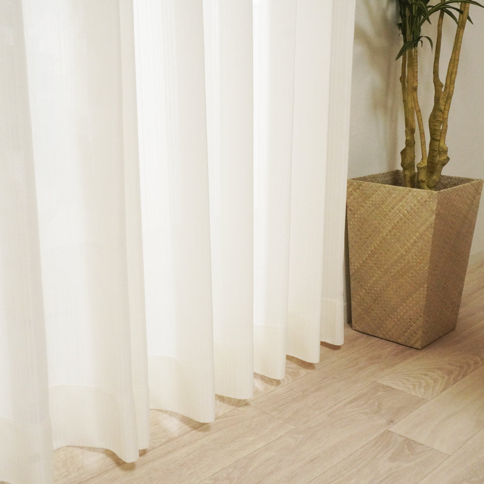 万全の機能で暮らしを守る、防炎ミラーレースカーテン 形状安定加工の綺麗なプリーツ