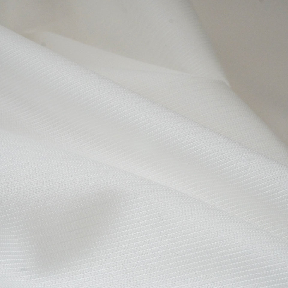 やわらかい生地感と厚みのあるレースカーテン