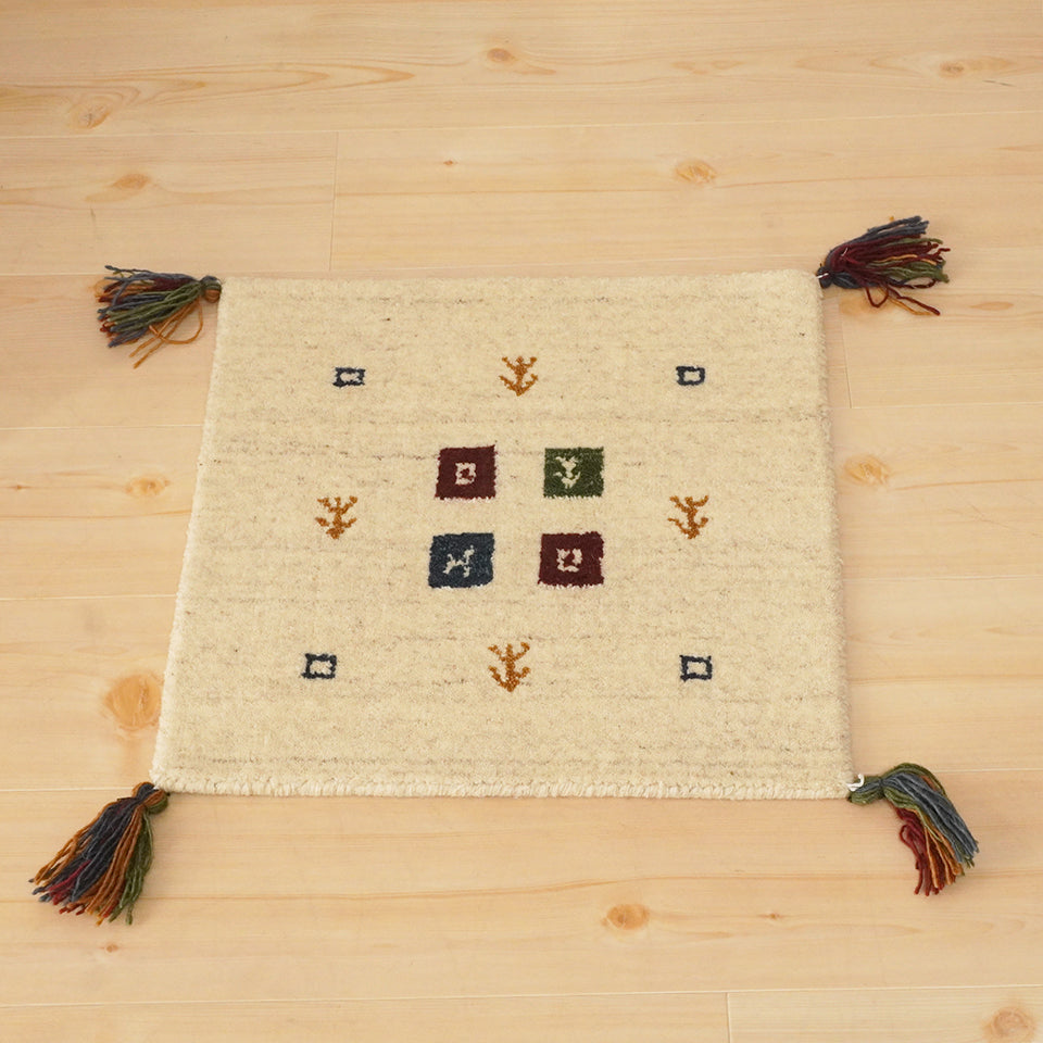 天然素材で温かみを感じるインド製手織りギャッベ｜インドギャッベGB-001  座布団サイズ　全体