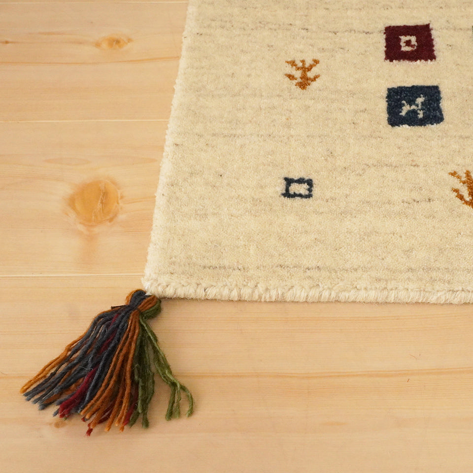 天然素材で温かみを感じるインド製手織りギャッベ｜インドギャッベGB-001  座布団サイズ　フリンジ部分