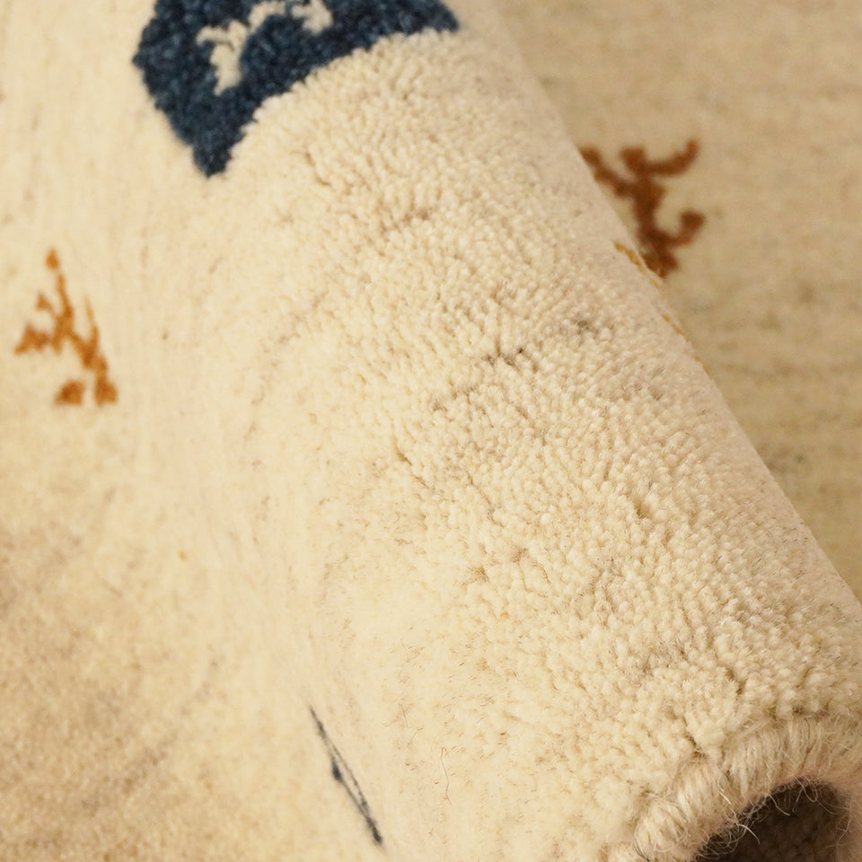 天然素材で温かみを感じるインド製手織りギャッベ｜インドギャッベGB-001  座布団サイズ　生地感
