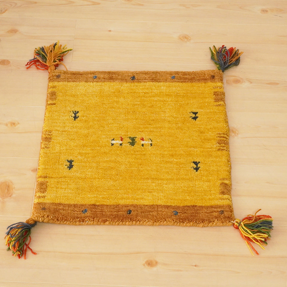天然素材で温かみを感じるインド製手織りギャッベ｜インドギャッベGB-003  座布団サイズ（イエロー）全体
