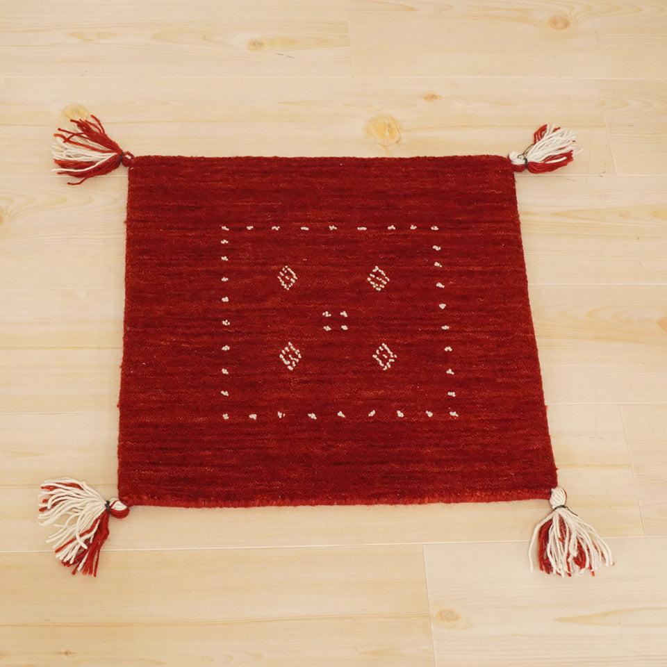天然素材で温かみを感じるインド製手織りギャッベ｜インドギャッベGB-026  座布団サイズ（レッド）　全体