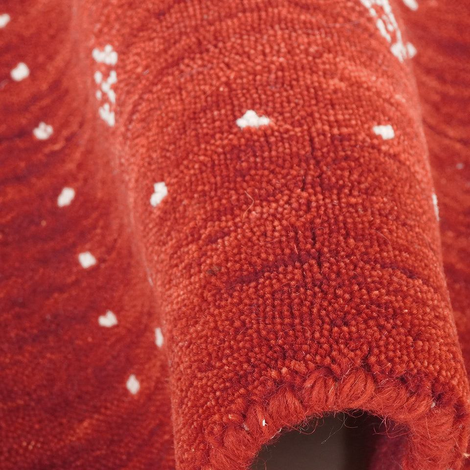 天然素材で温かみを感じるインド製手織りギャッベ｜インドギャッベGB-026  座布団サイズ（レッド）生地感