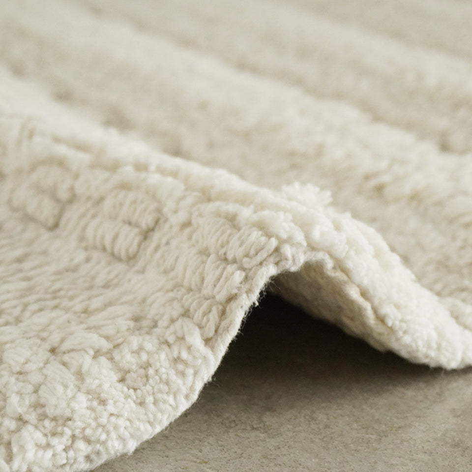 インド綿100％ 吸水性抜群でお手入れ簡単 立体感のあるナチュラルモダンなデザイン|クラフT618-1B バスマット（アイボリー）生地の厚さ