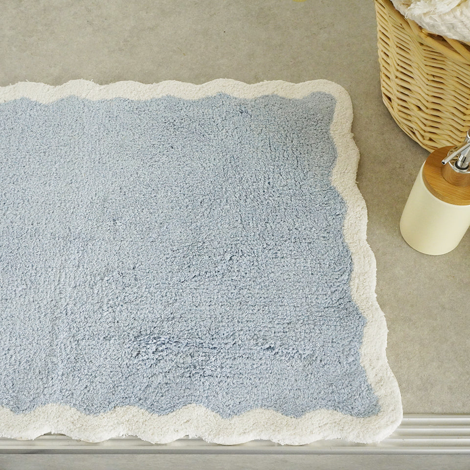 インド綿100％ 吸水性抜群でお手入れ簡単 POPでキュートなデザイン|クラフT495-1B バスマット（ブルー）波の輪舞が可愛らしいフォルム