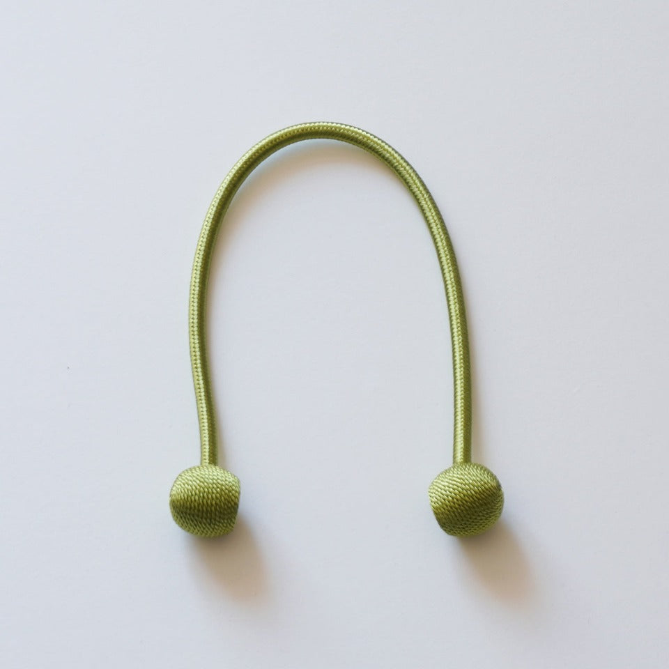 ふさかけなしでもOK マグネット式｜Nチェリー タッセル