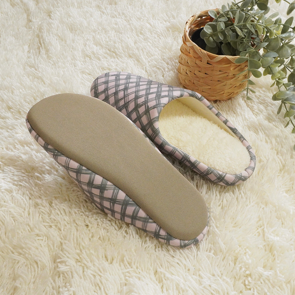 EVA素材を使用した軽くて丈夫な履き心地のスリッパ