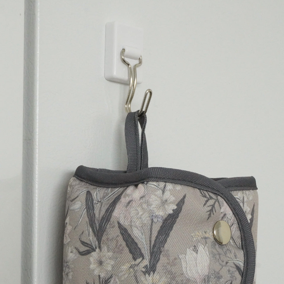 壁掛けができるループ付きで場所を取らないティッシュカバー