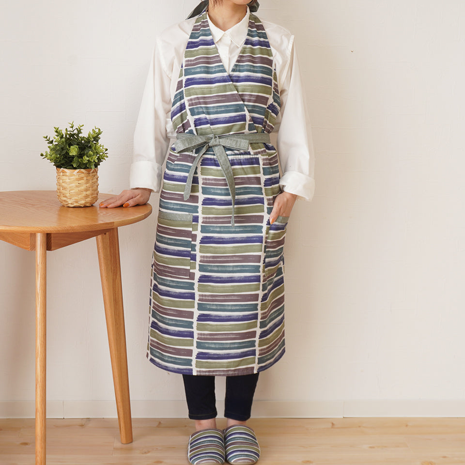 シルエットが綺麗でシワになりにくい♪北欧ボーダー柄｜Rシベリン カシュクールエプロン（ネイビー）