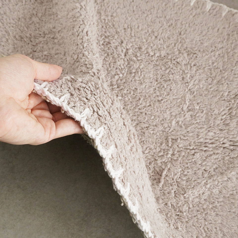 インド綿100％ 吸水性抜群でお手入れ簡単やわらかい使い心地|クラフT416-1 楕円バスマット（ベージュ）の生地感