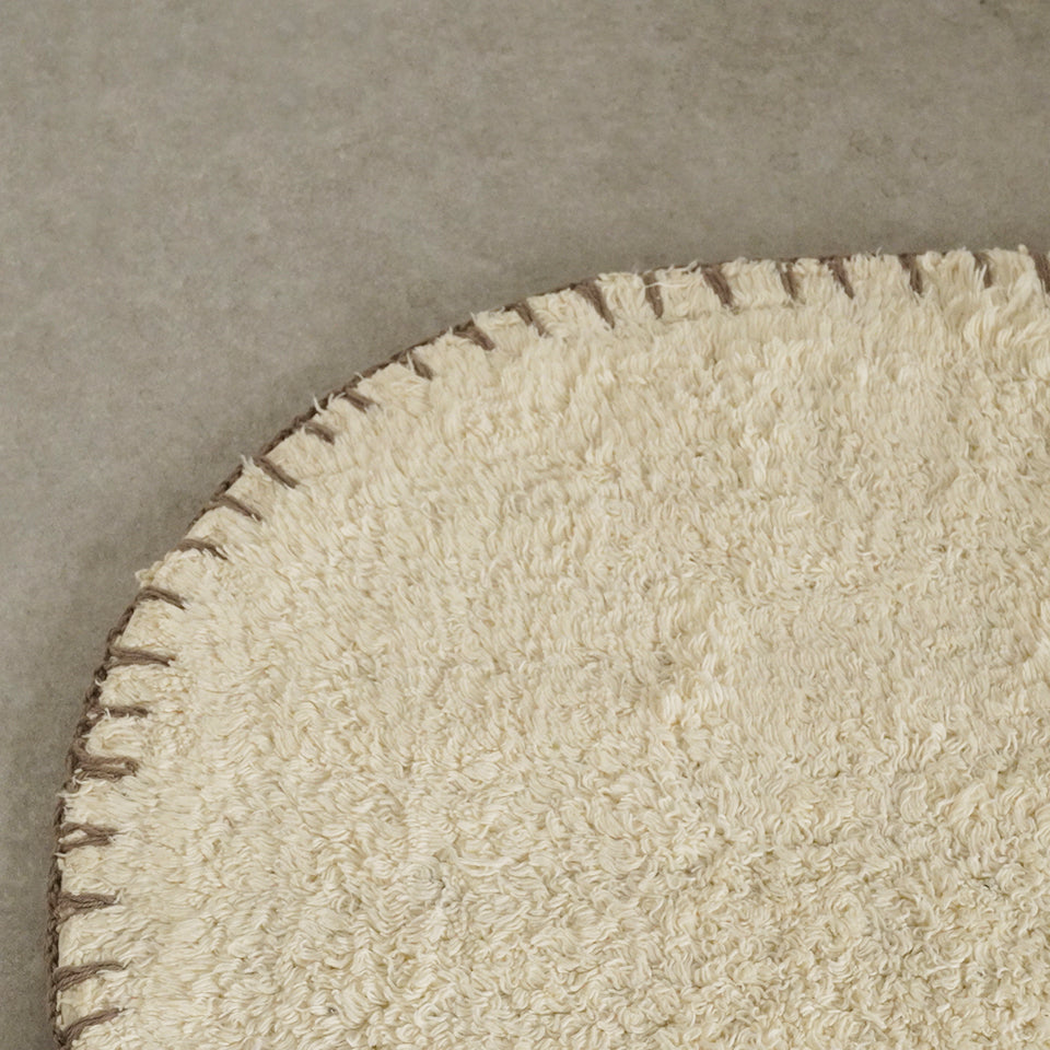 インド綿100％ 吸水性抜群でお手入れ簡単やわらかい使い心地|クラフT416-1 楕円バスマット（アイボリー）フチのかがりが可愛い