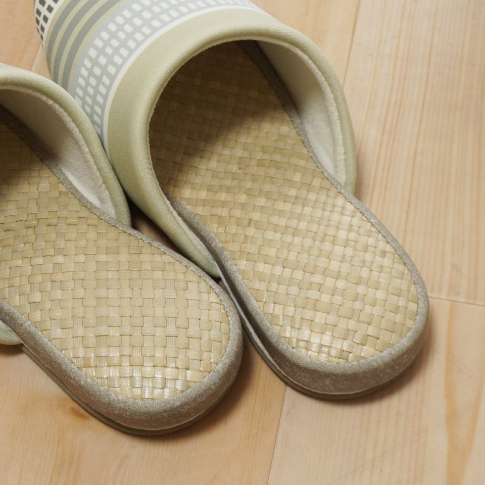 さらりとしたパンダン素材を使ったルームスリッパ