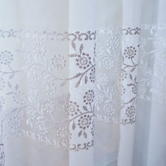 花柄の刺繍とスカラップレース 中間の刺繍ライン