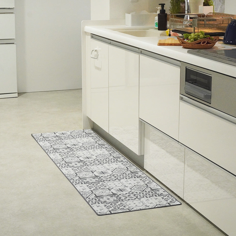 スペイン直輸入AITANA社製のおしゃれキッチンマット キッチンに敷いたイメージ