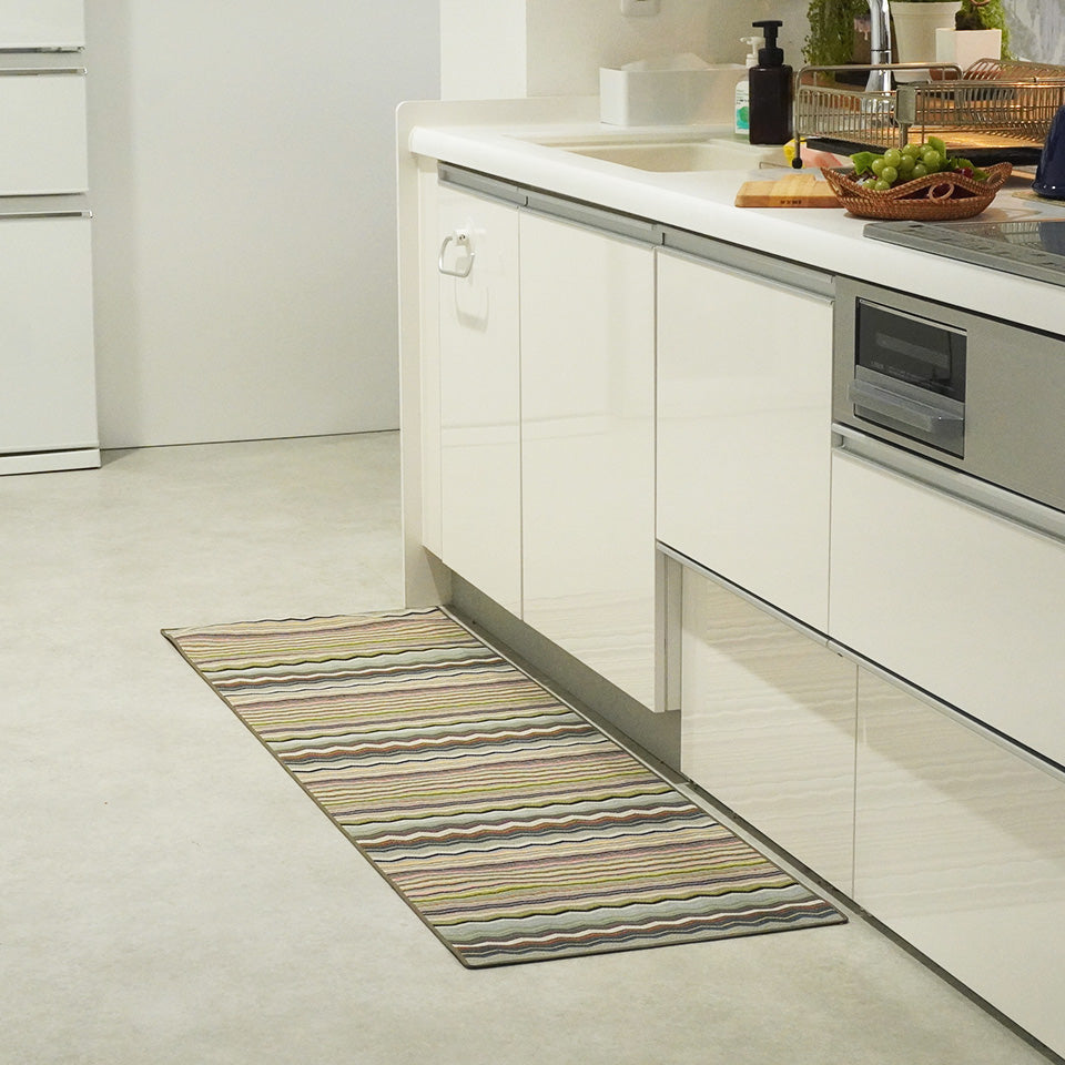 スペイン直輸入AITANA社製のおしゃれキッチンマット キッチンに敷いたイメージ