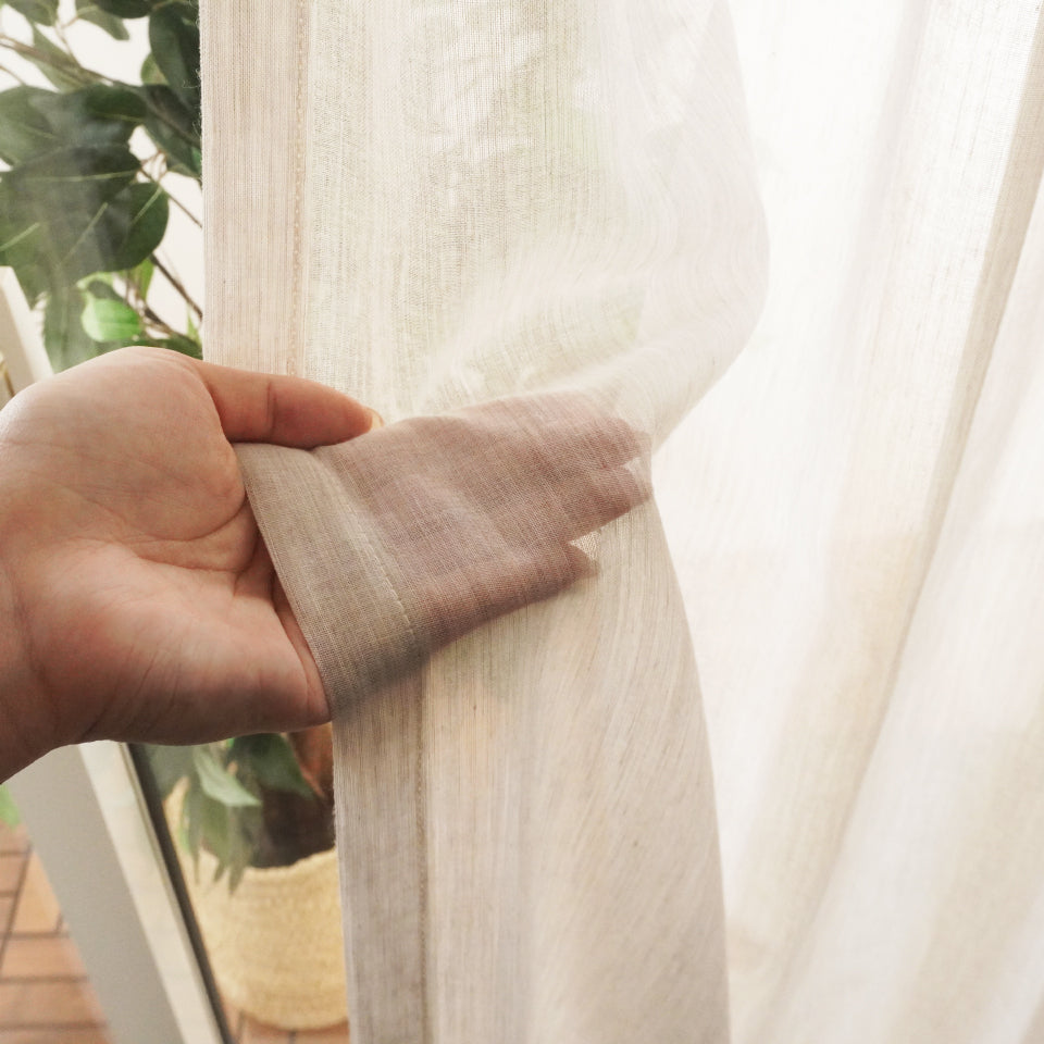 透明感のある軽やかなボイルの質感 とろみのあるボイル生地