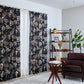 シックなブラックを基調とした、奥行きのあるボタニカル柄カーテン クラシカルインテリア
