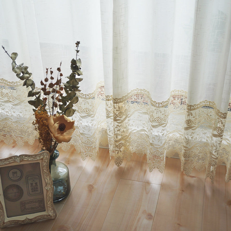 生成り生地に繊細な刺繍の高級感 エレガントレース 裾に豪華なスカラップ刺繍