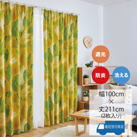 手書き風のタッチで描かれたチューリップのような花々が並んだカーテン