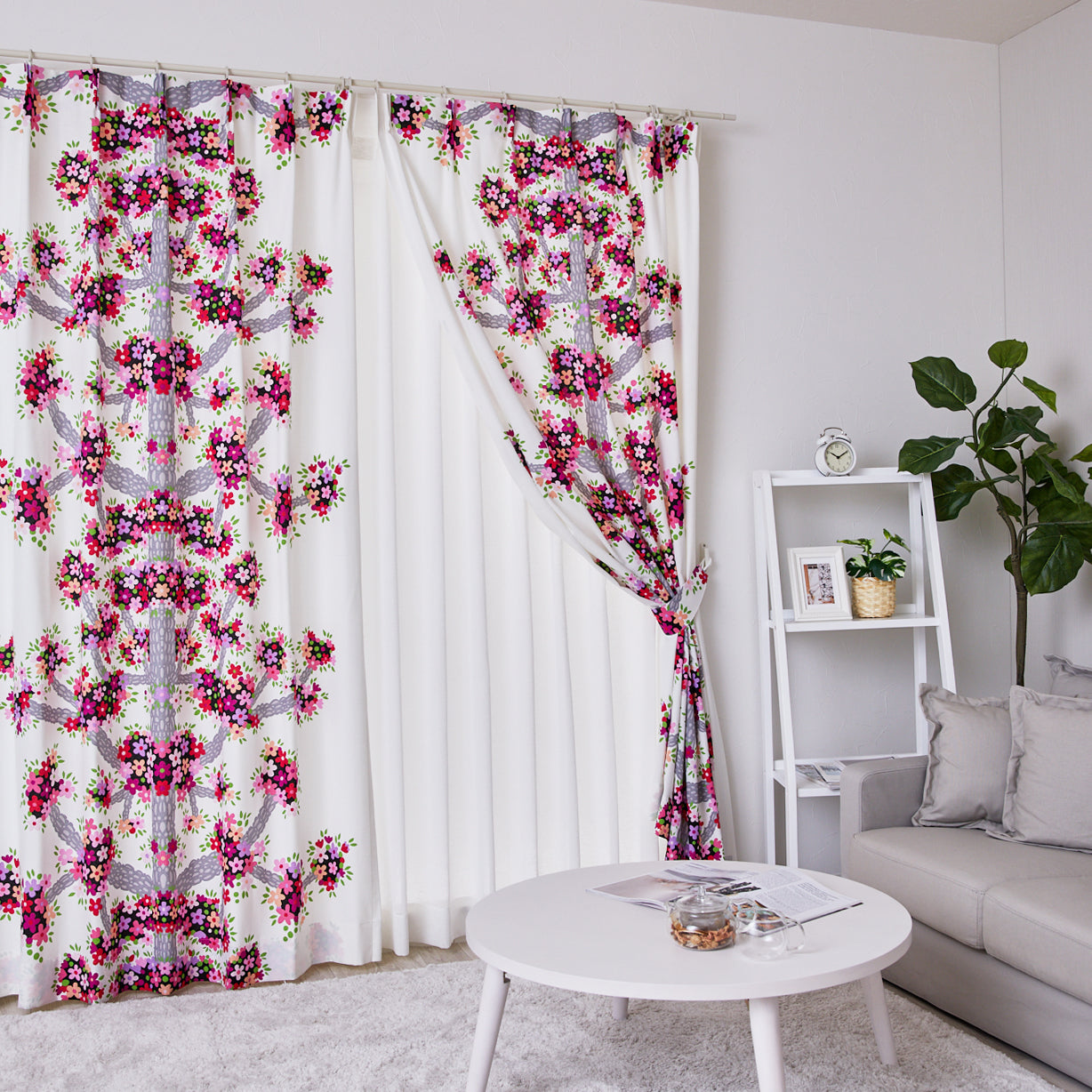 小花が密集した大きな樹木のカーテン エレガンススタイル