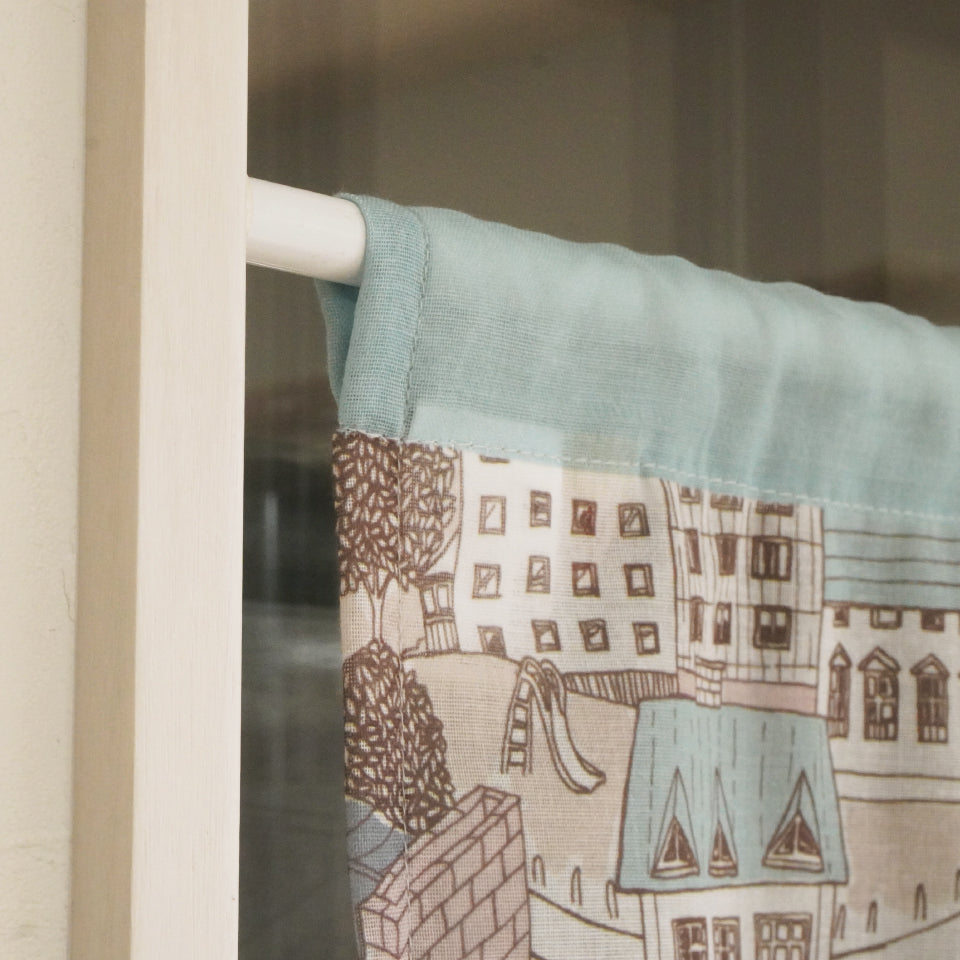 カフェカーテン 上部袋縫いでテンションポールで付けられる