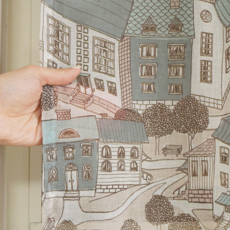 程よい透け感レ－スの北欧の街並み柄 おしゃれでカジュアルな北欧柄