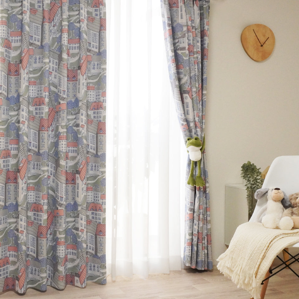 遮光1級 くすみカラーの街並みデザイン ローズやグリーンのくすみカラー北欧デザイン