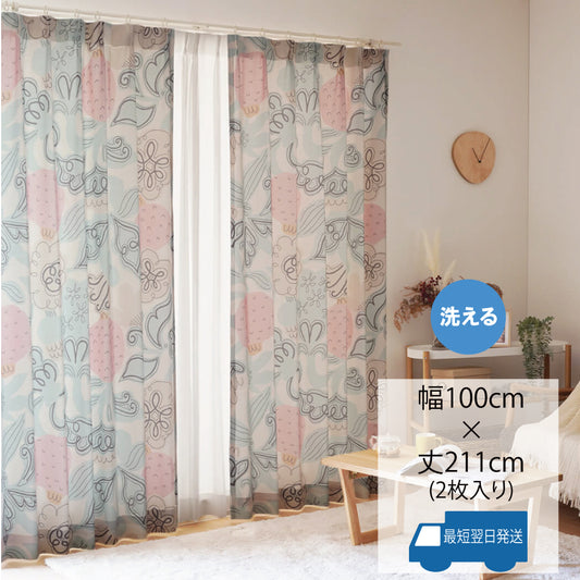 草花や木の実が春の訪れを感じさせてくれるカーテン