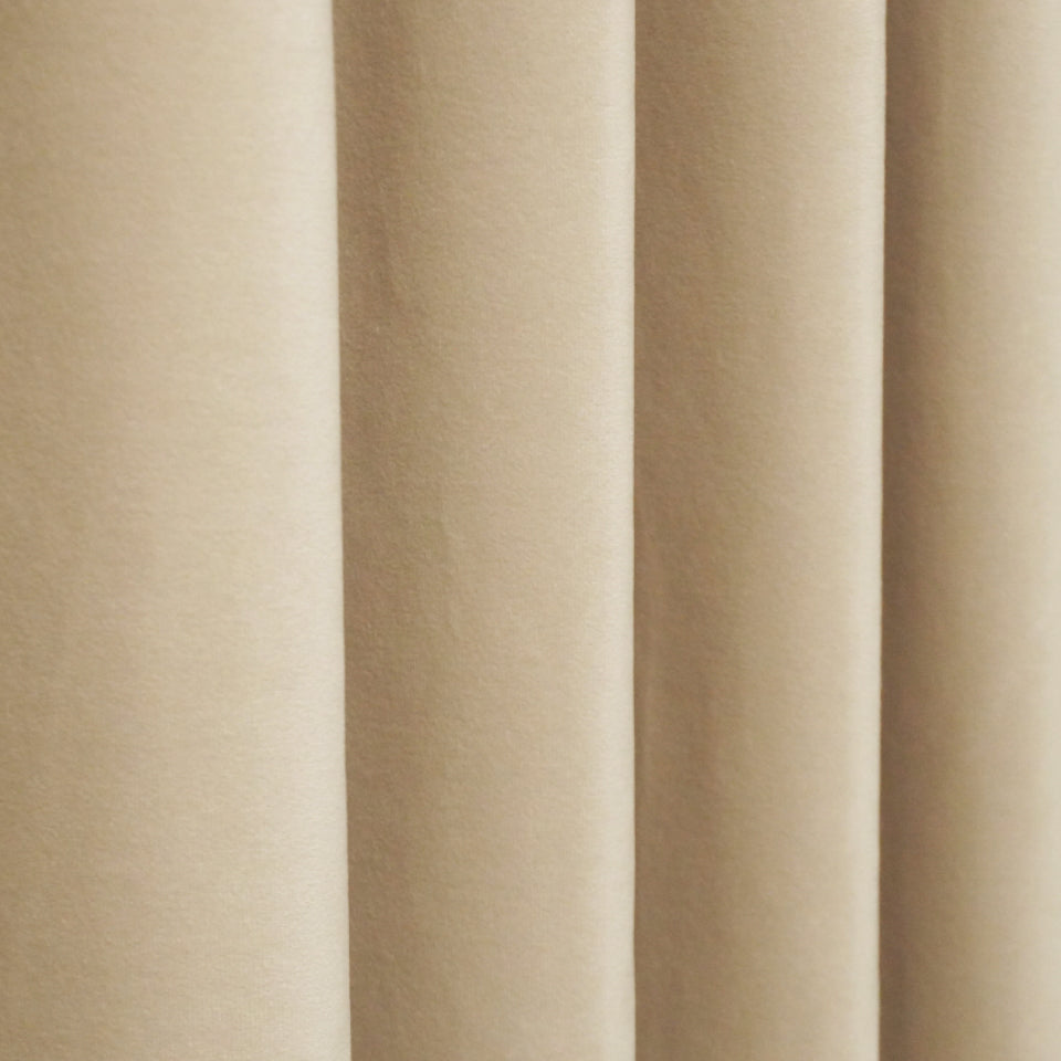 上品な艶感のベロア調デザイン